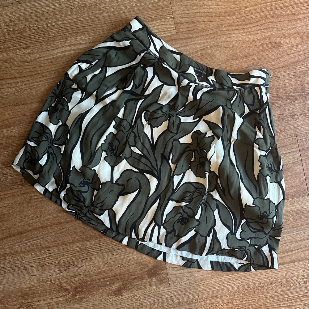 BCBGMaxAzria Olive Cream and Black Floral Silk Skirt (has pockets)
